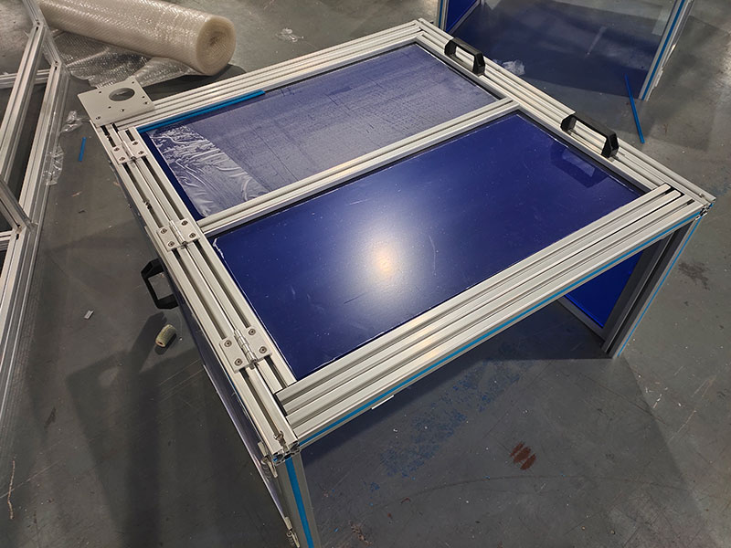 帶氣彈簧的設(shè)備防護(hù)罩