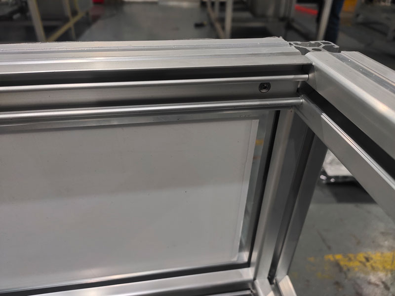 帶滑動門的防塵罩