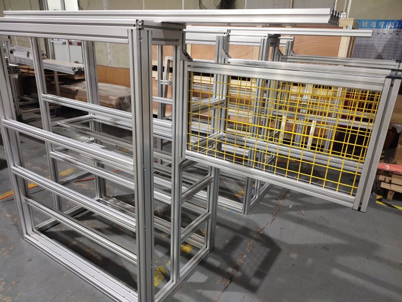 帶防護(hù)網(wǎng)的鋁型材機(jī)架