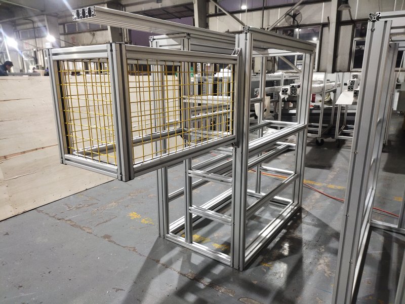 帶防護(hù)網(wǎng)的鋁型材機(jī)架